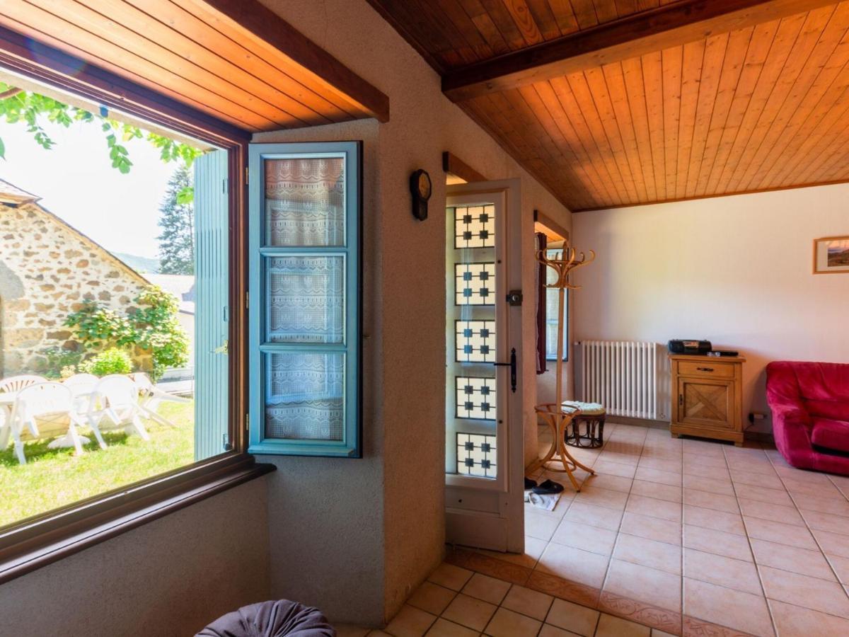 Beautiful Villa In The Parc Des Volcans D Auvergne Vic-sur-Cère Εξωτερικό φωτογραφία
