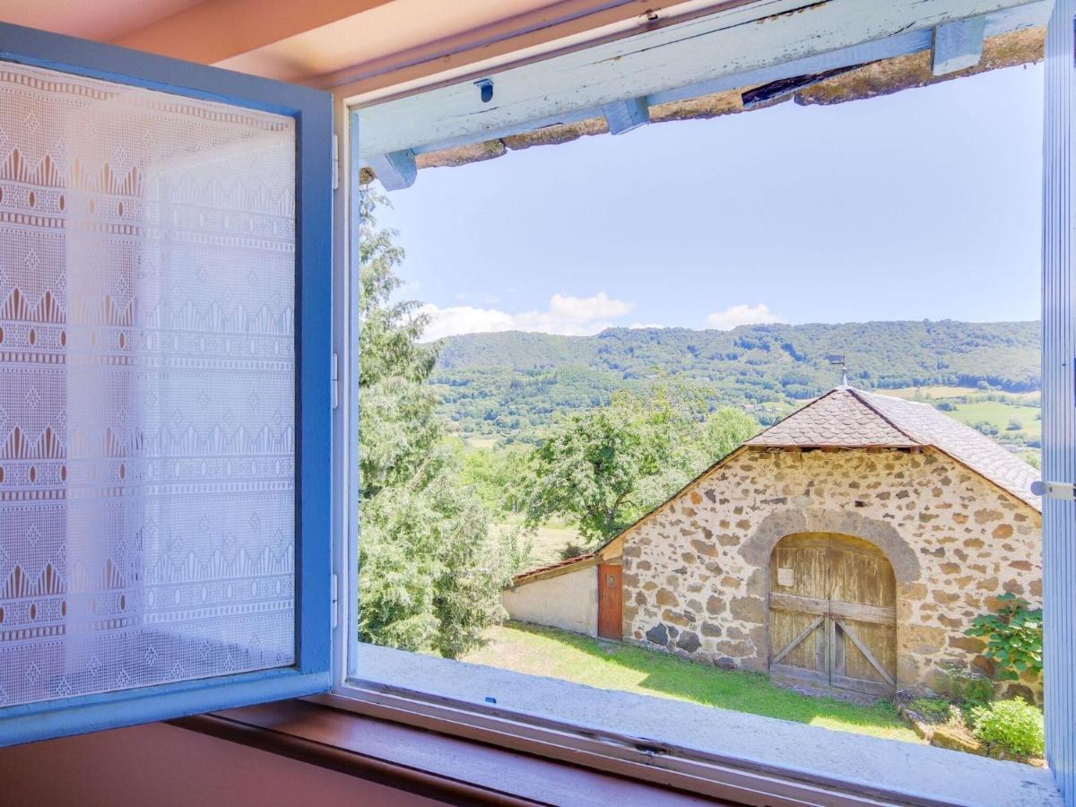 Beautiful Villa In The Parc Des Volcans D Auvergne Vic-sur-Cère Εξωτερικό φωτογραφία